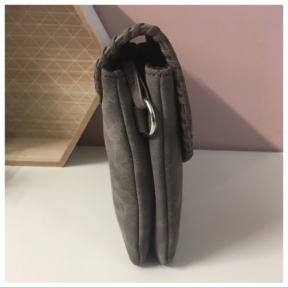 ‼️SOLD‼️Francesca’s Dark Gray Tassel Crossbody Bag - Picture 5 of 6